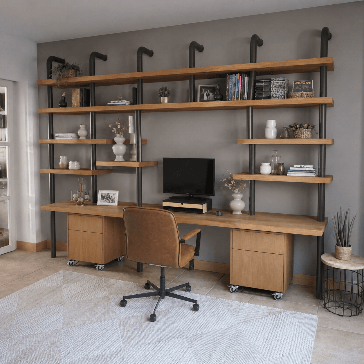 Gerealiseerde COMVIE Workspace van hout en zwart staal